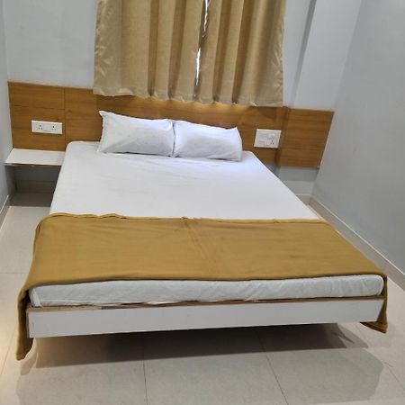 Vivanta Inn Lodge, סולאפור מראה חיצוני תמונה