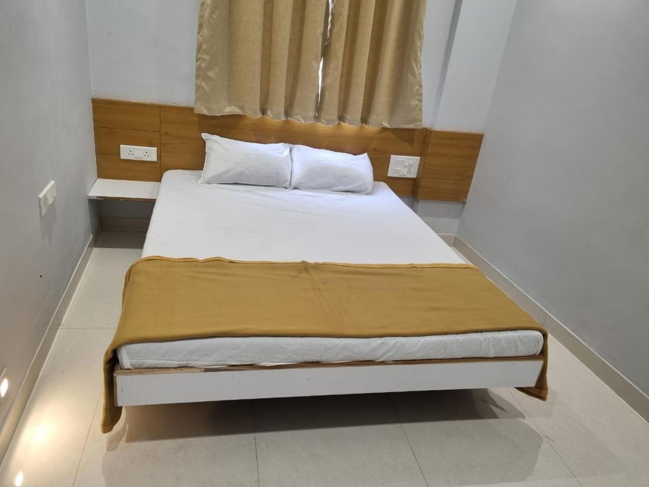 Vivanta Inn Lodge, סולאפור מראה חיצוני תמונה