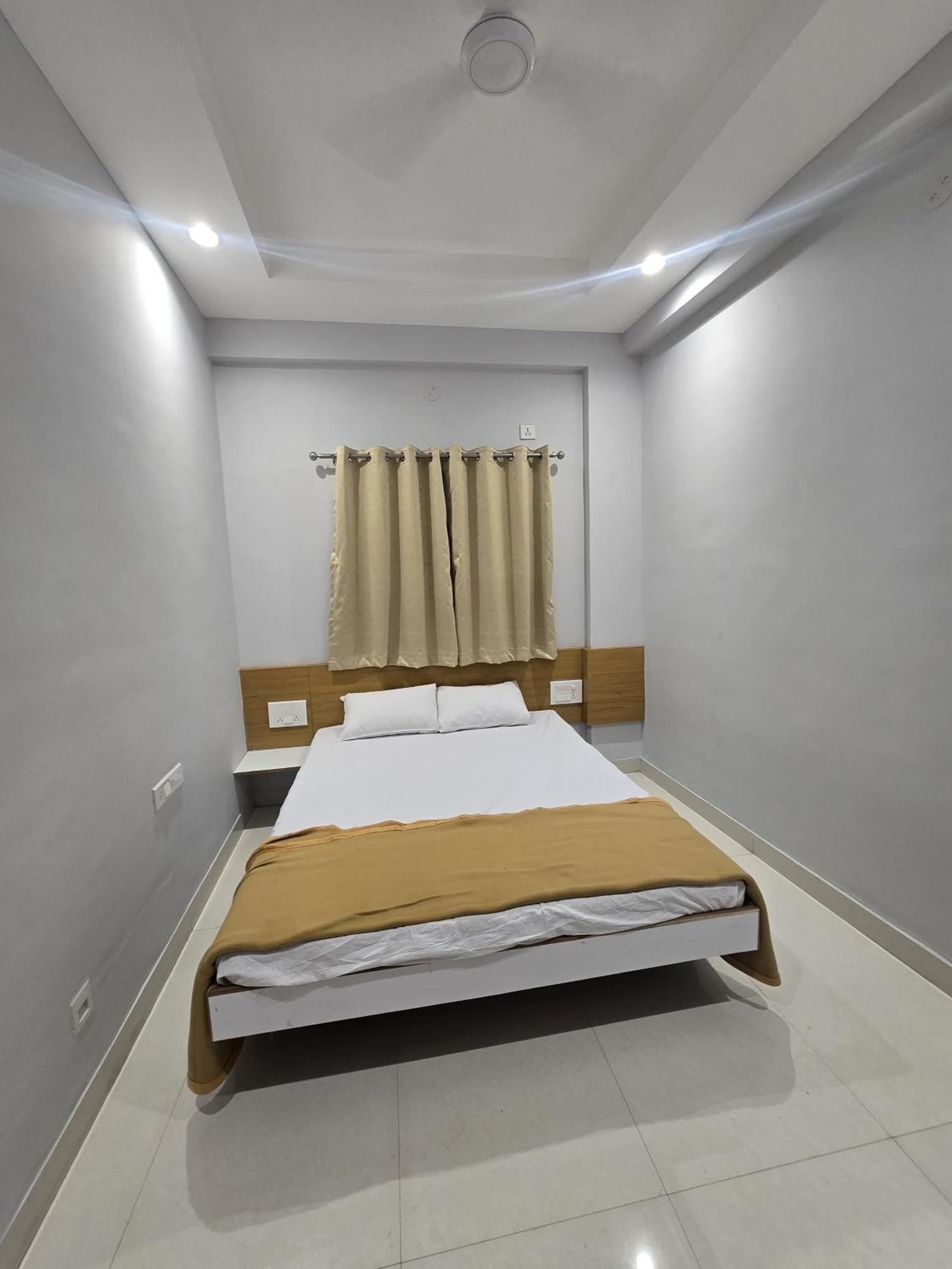 Vivanta Inn Lodge, סולאפור מראה חיצוני תמונה