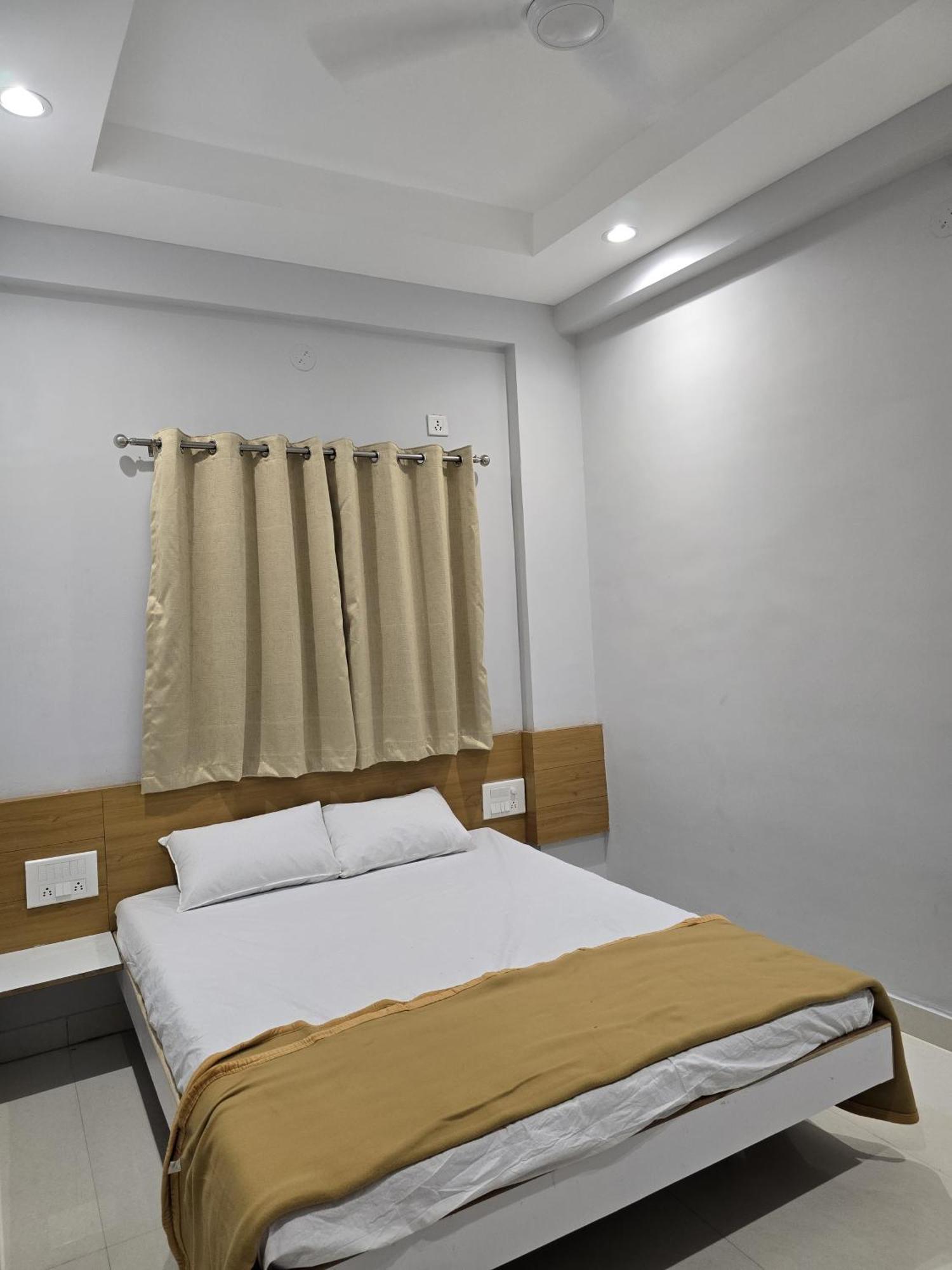 Vivanta Inn Lodge, סולאפור מראה חיצוני תמונה