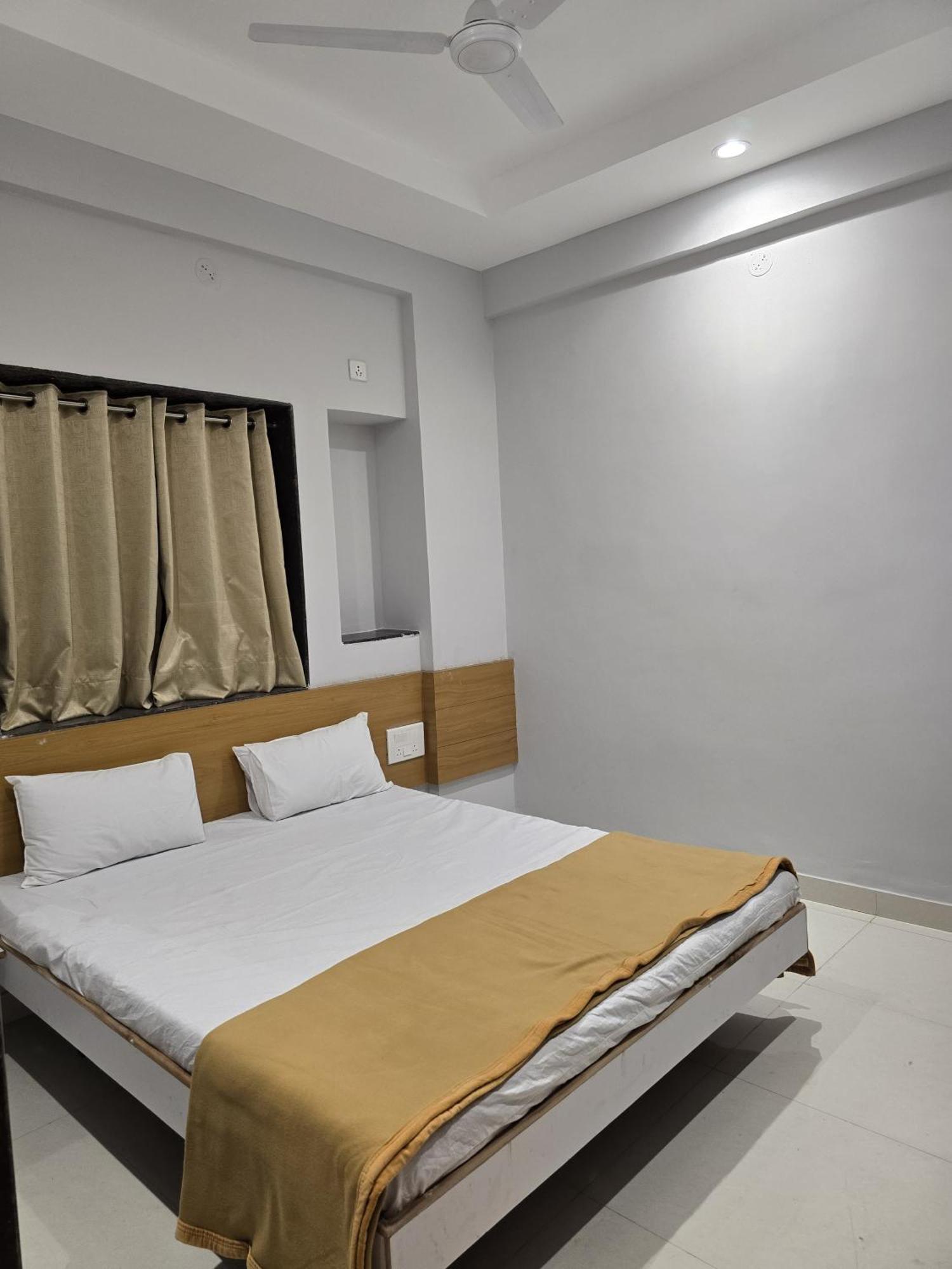 Vivanta Inn Lodge, סולאפור מראה חיצוני תמונה
